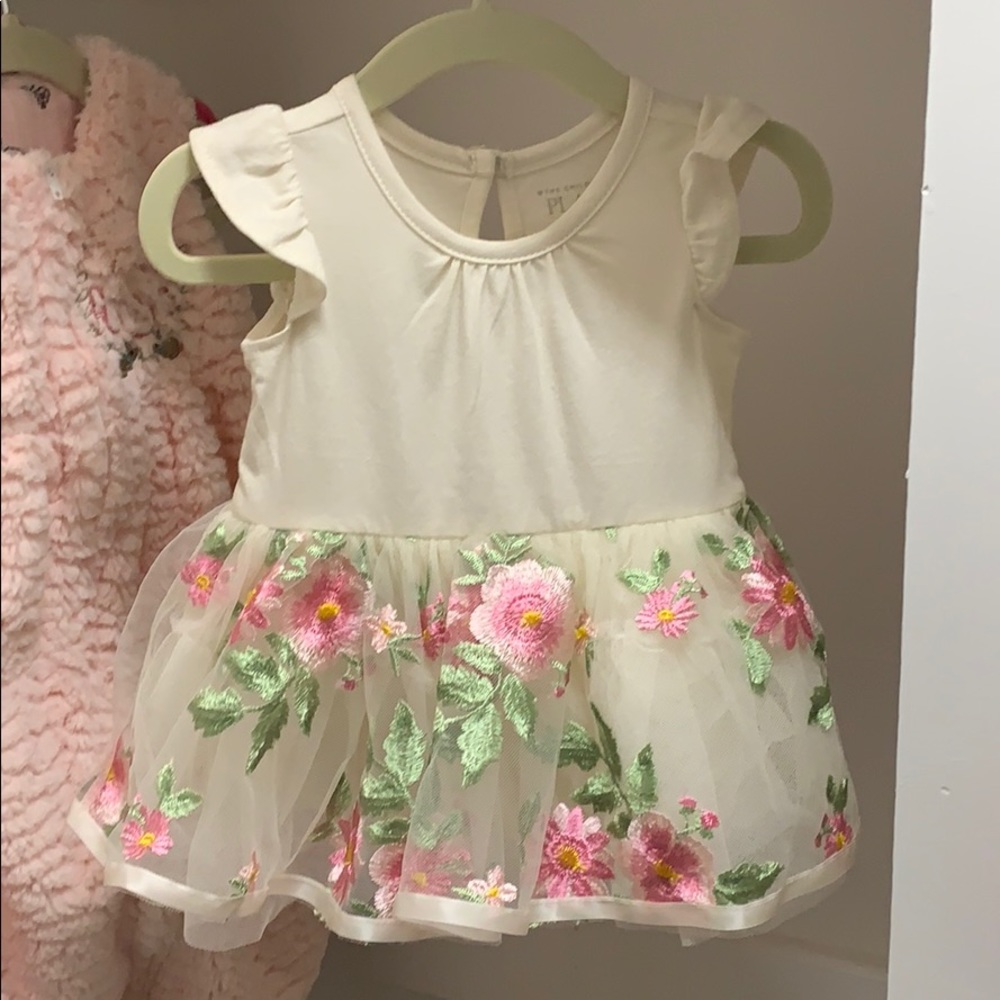 🛍 Embroidered floral baby girl dress